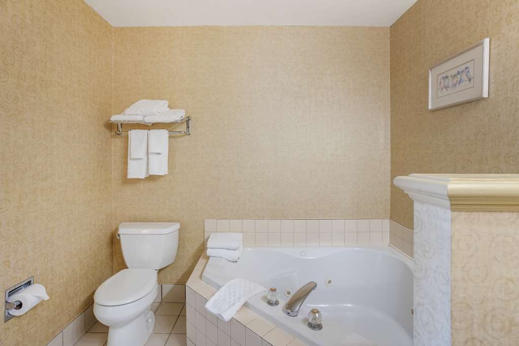 Фото Best Western Plus Revere Inn & Suites