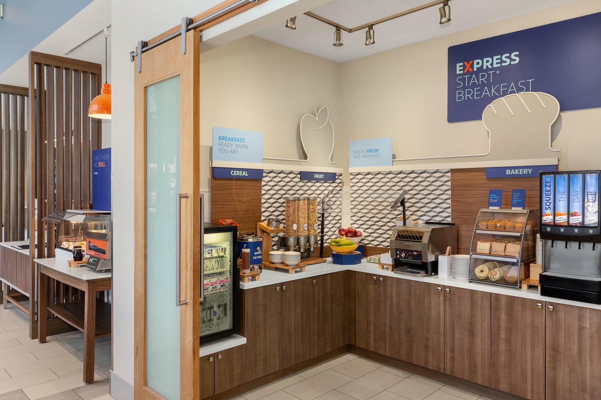 Фото Holiday Inn Express Vancouver Airport Richmond