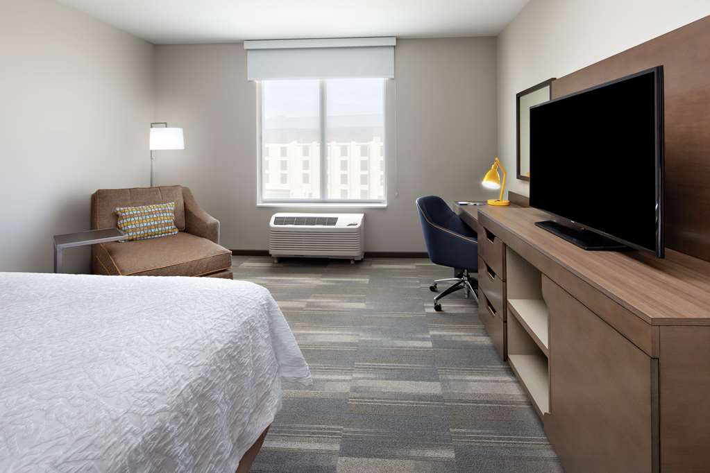 Фото Hampton Inn & Suites San Diego Airport Liberty Station