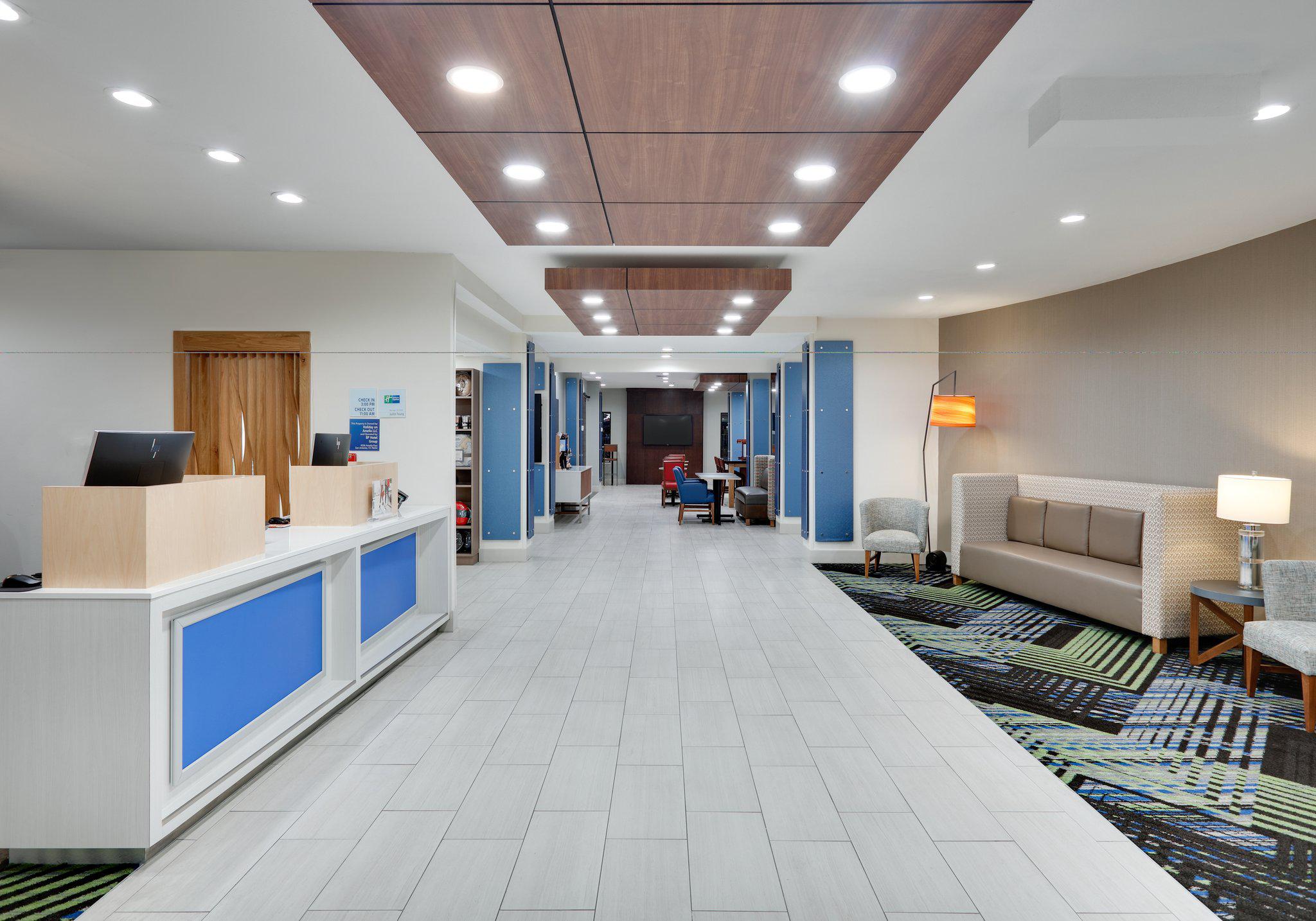 Фото Holiday Inn Express Hotel & Suites Near Seaworld, an Ihg Hotel