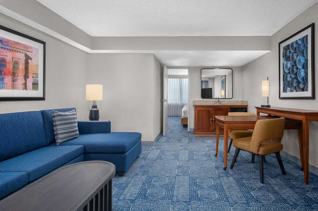 Фото Embassy Suites by Hilton El Paso