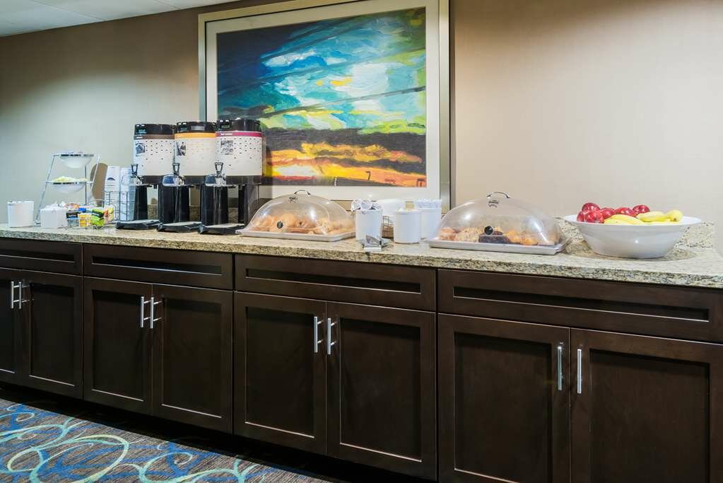 Фото Hampton Inn White Plains/Tarrytown