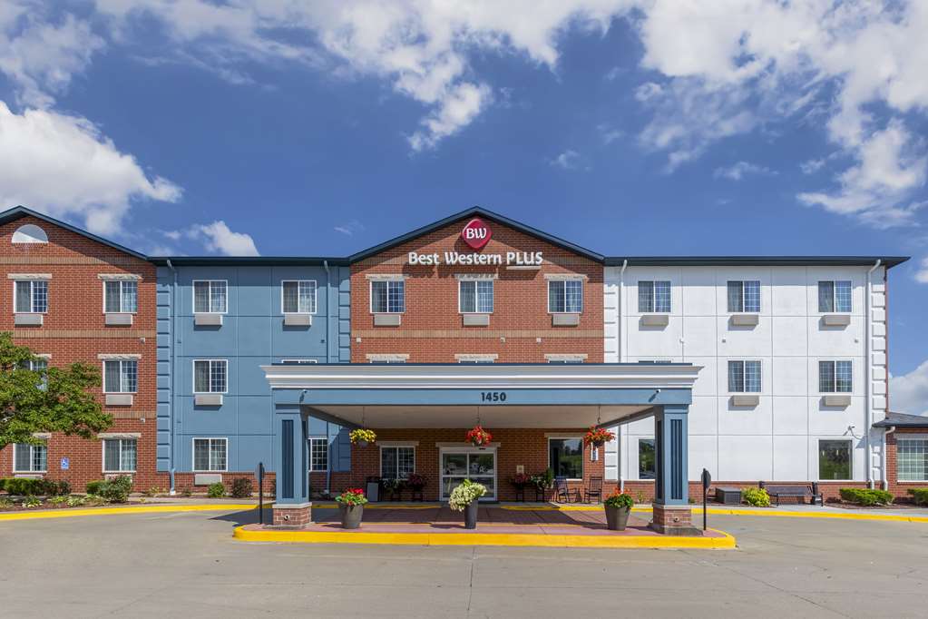 Фото Best Western Plus Des Moines West Inn & Suites