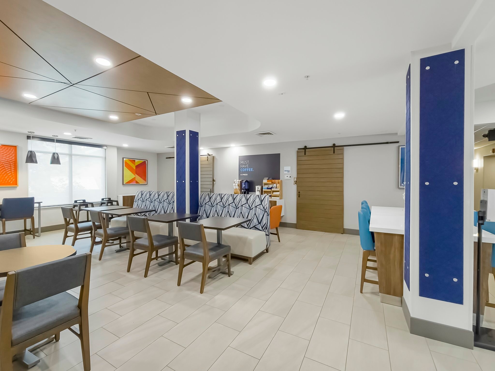 Фото Holiday Inn Express Salt Lake City South - Midvale, an Ihg Hotel