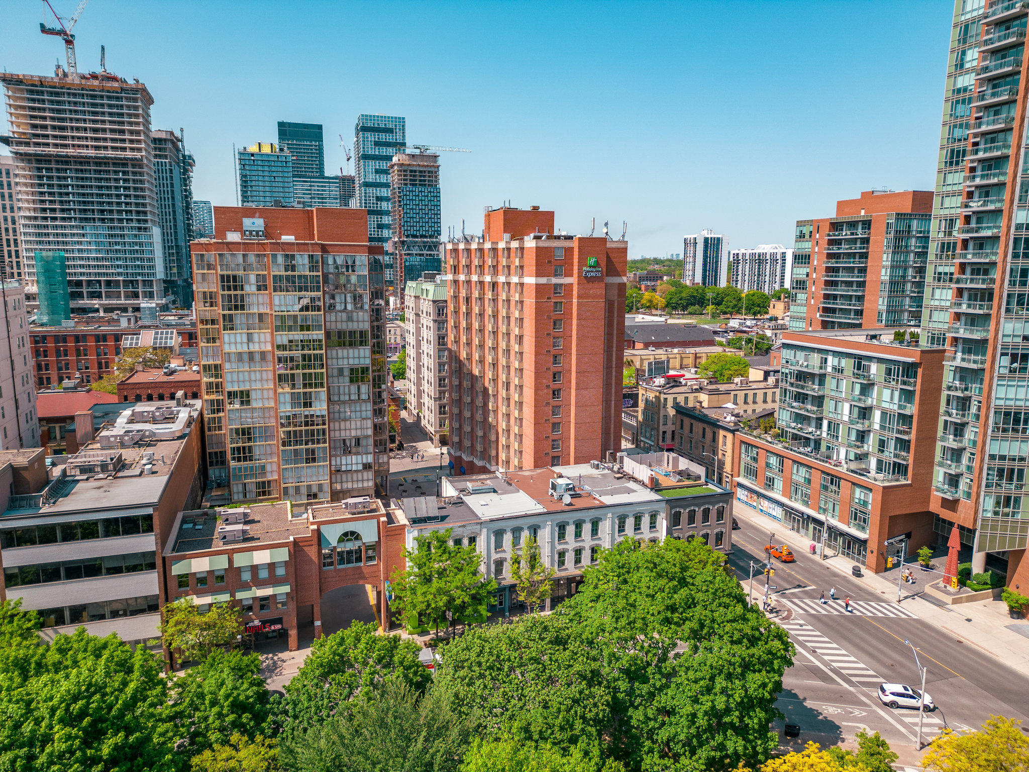 Фото Holiday Inn Express Toronto - Downtown, an Ihg Hotel