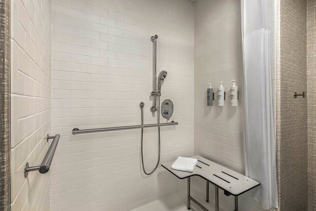 Фото Hampton Inn & Suites San Mateo-San Francisco Airport
