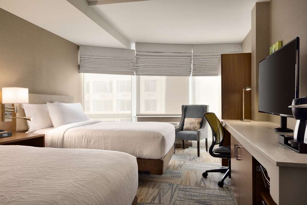Фото Hilton Garden Inn New York Times Square South