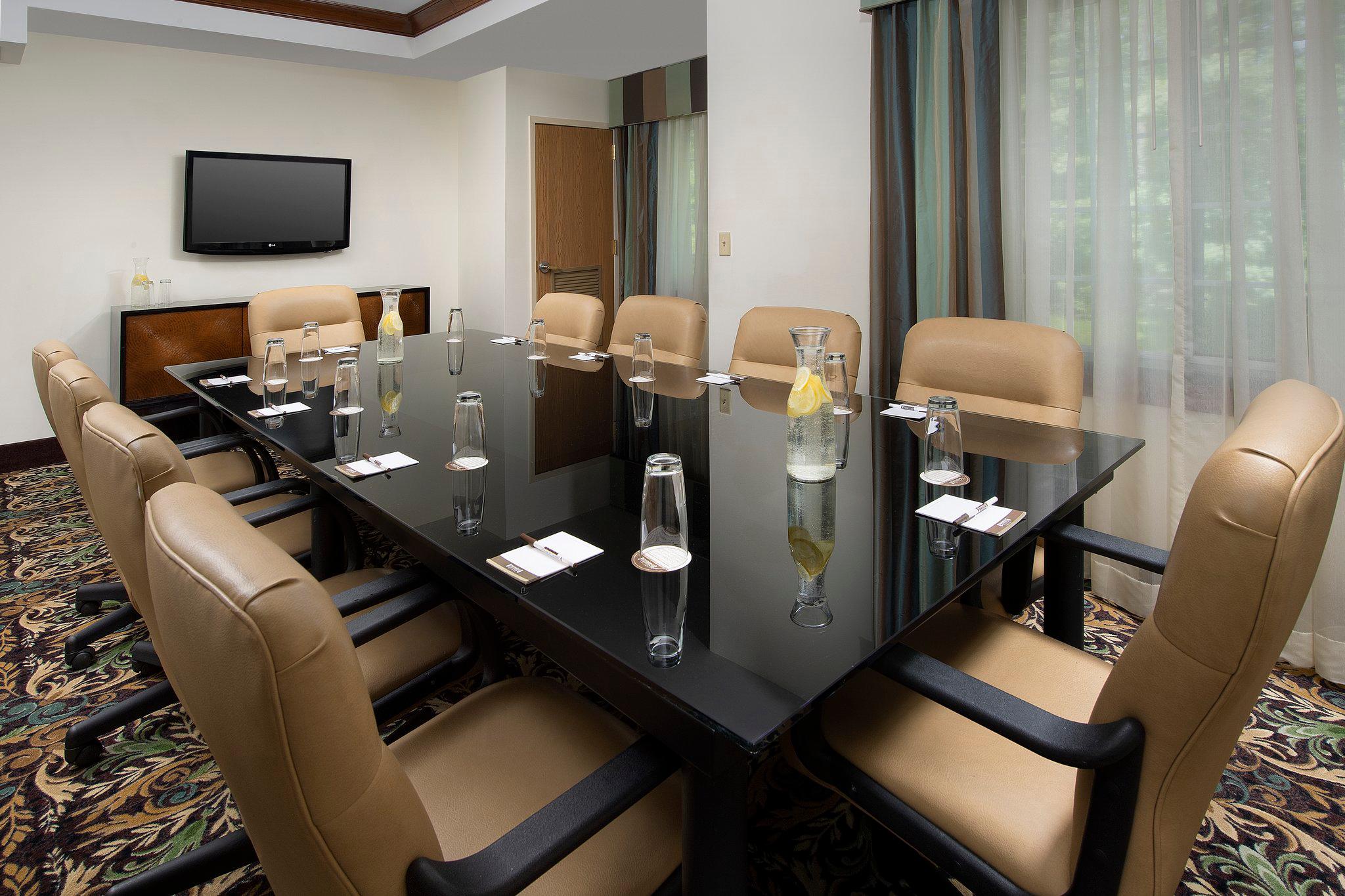 Фото Staybridge Suites North Brunswick, an Ihg Hotel