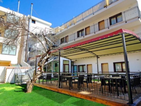 Фото отеля 1