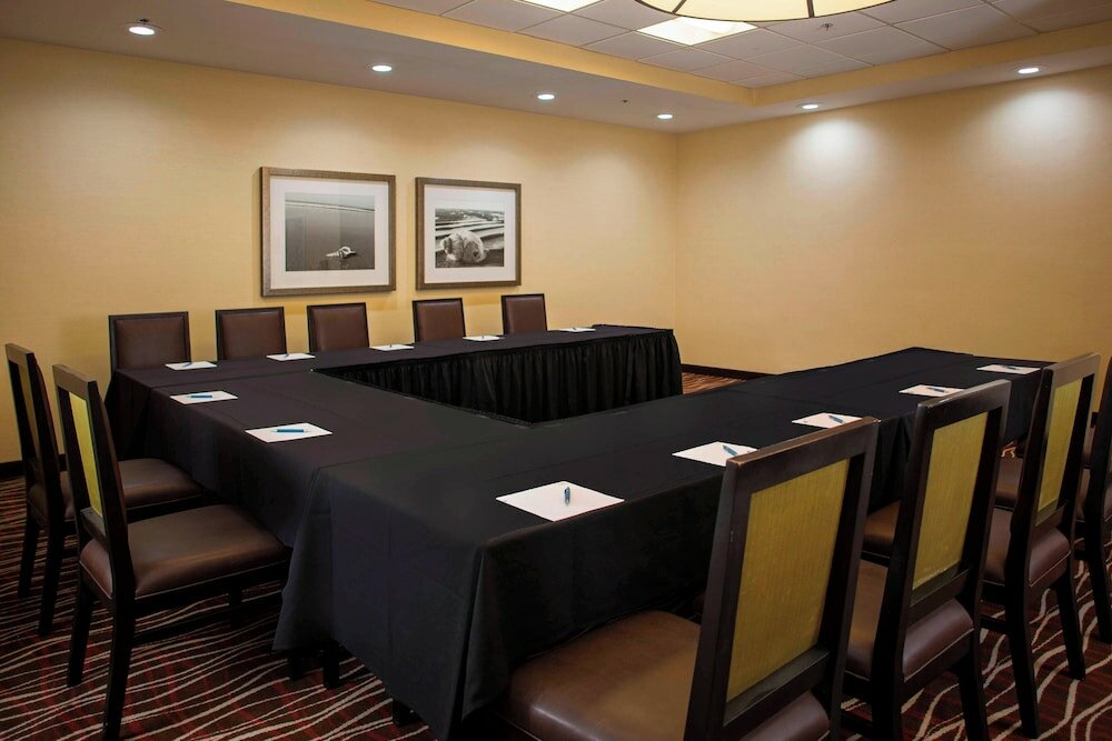 Фото Four Points by Sheraton Suites Tampa Airport Westshore