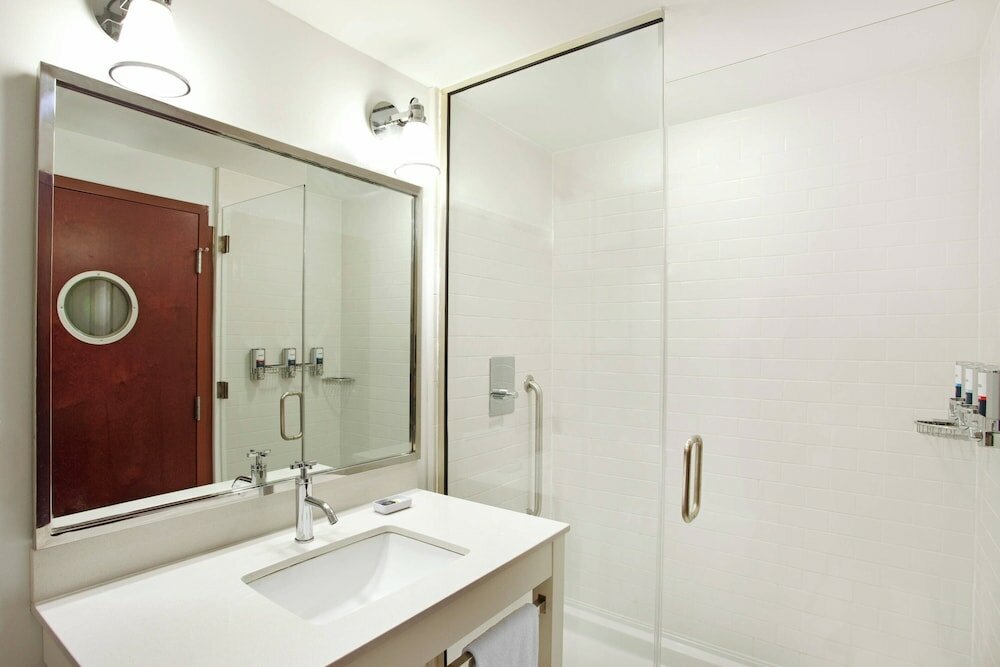 Фото Four Points by Sheraton Philadelphia City Center