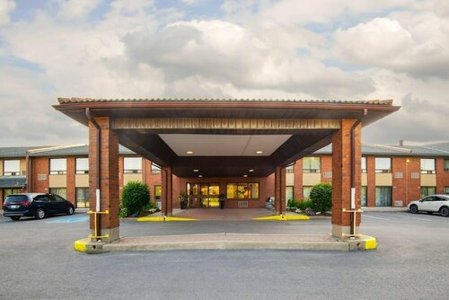 Внешний вид отеля Comfort Inn Highway 401 в Кингстоне, фото 5