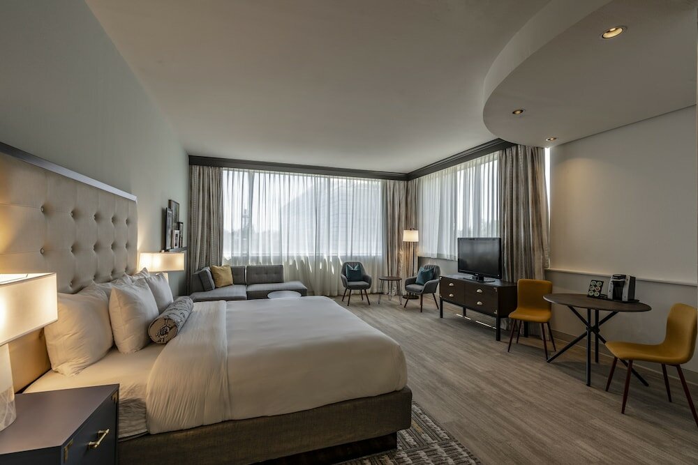 Фото St Charles Coach House, Ascend Hotel Collection