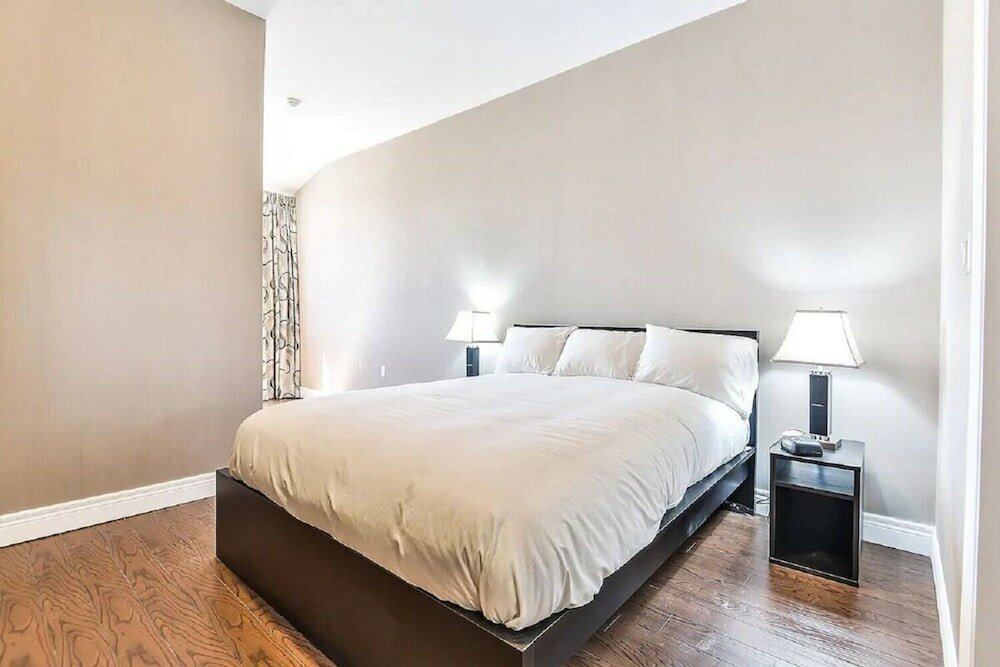 Фото Nu Hotel Toronto