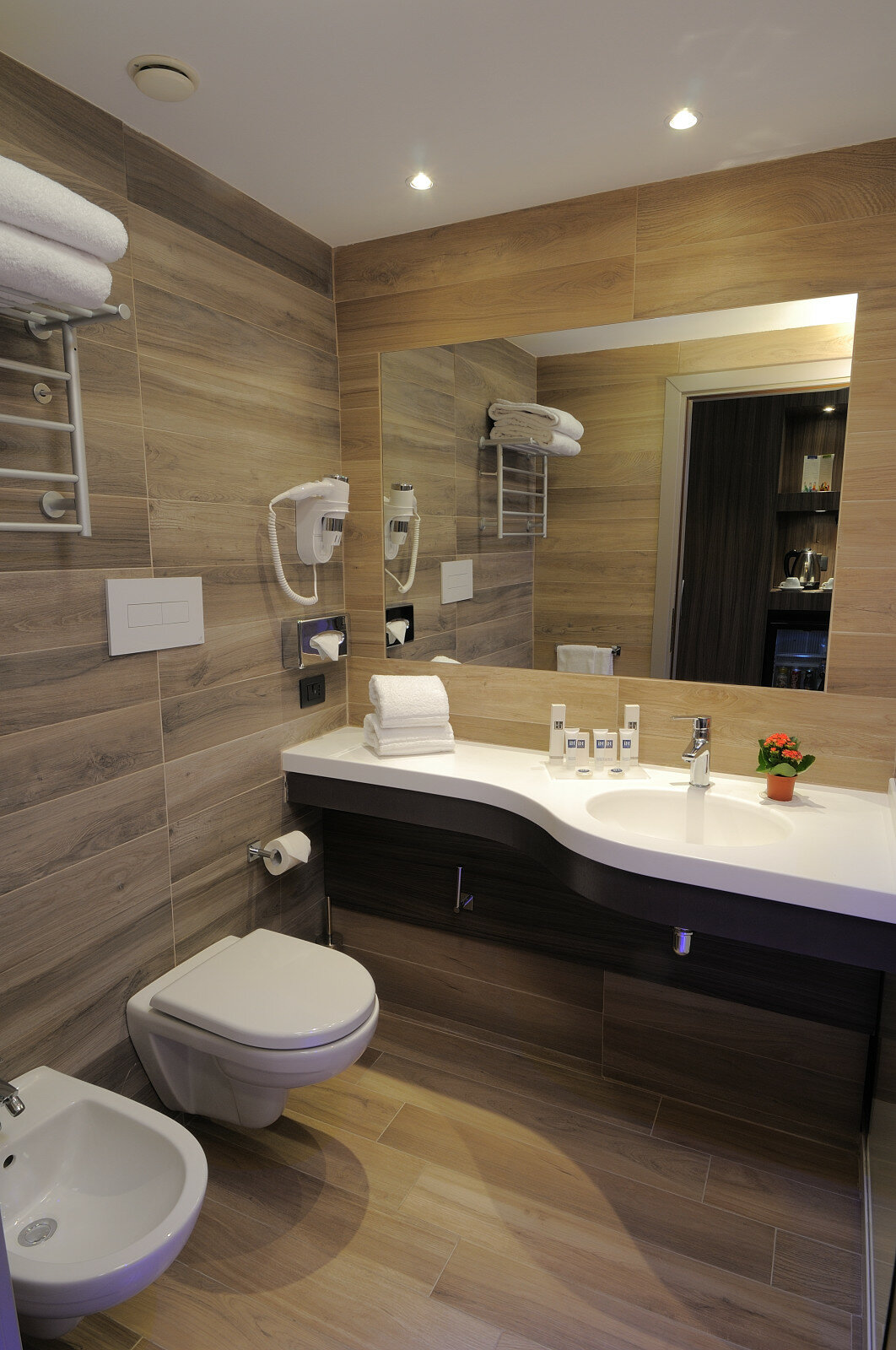 Фото IH Hotels Milano Lorenteggio
