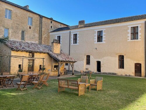 Хостел Auberge de Jeunesse Hi Cadouin в Бержераке