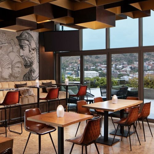 Гостиница Sheraton Grand Tbilisi Metechi Palace в Тбилиси