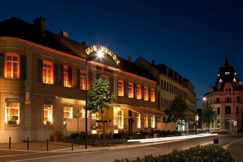 Гостиница Best Western Premier Grand Monarque Hotel & SPA в Шартре