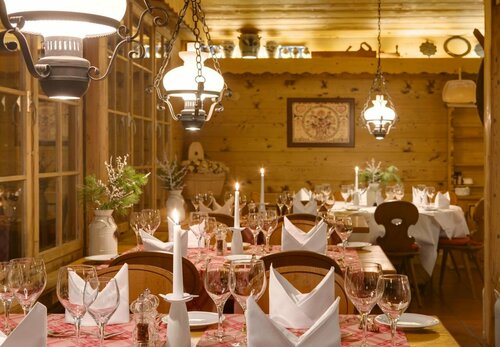 Гостиница Huus Gstaad в Занене