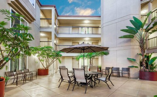 Гостиница Days Inn by Wyndham Carlsbad в Карлсбаде
