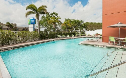 Гостиница Holiday Inn Express & Suites Nearest Universal Orlando, an Ihg Hotel в Окои
