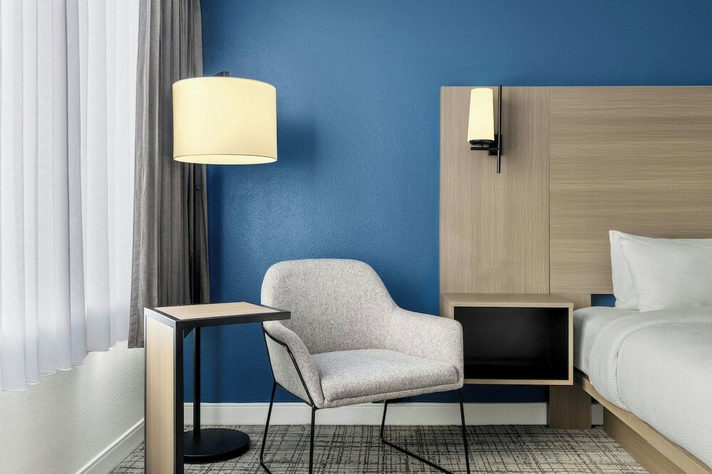 Фото Best Western Sterling Hotel & Suites