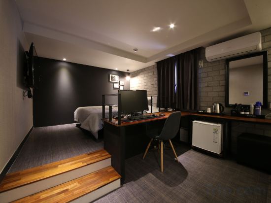 Фото The Last Hotel