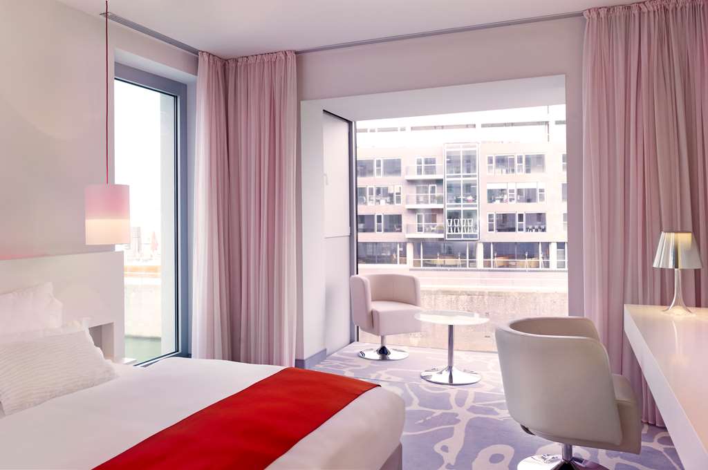 Фото Art'otel Cologne, part of Radisson Hotel Group