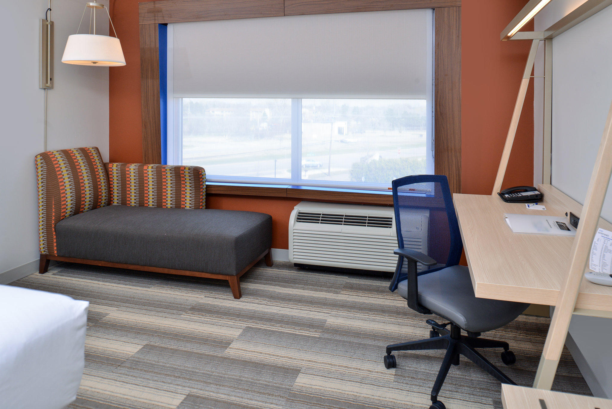 Фото Holiday Inn Express & Suites Southgate - Detroit Area, an Ihg Hotel