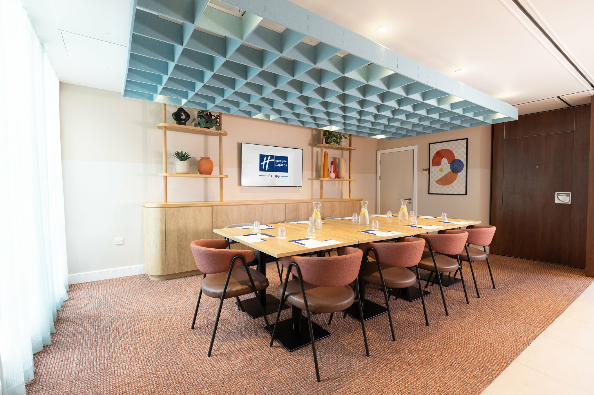 Фото Holiday Inn Express Windsor, an Ihg Hotel