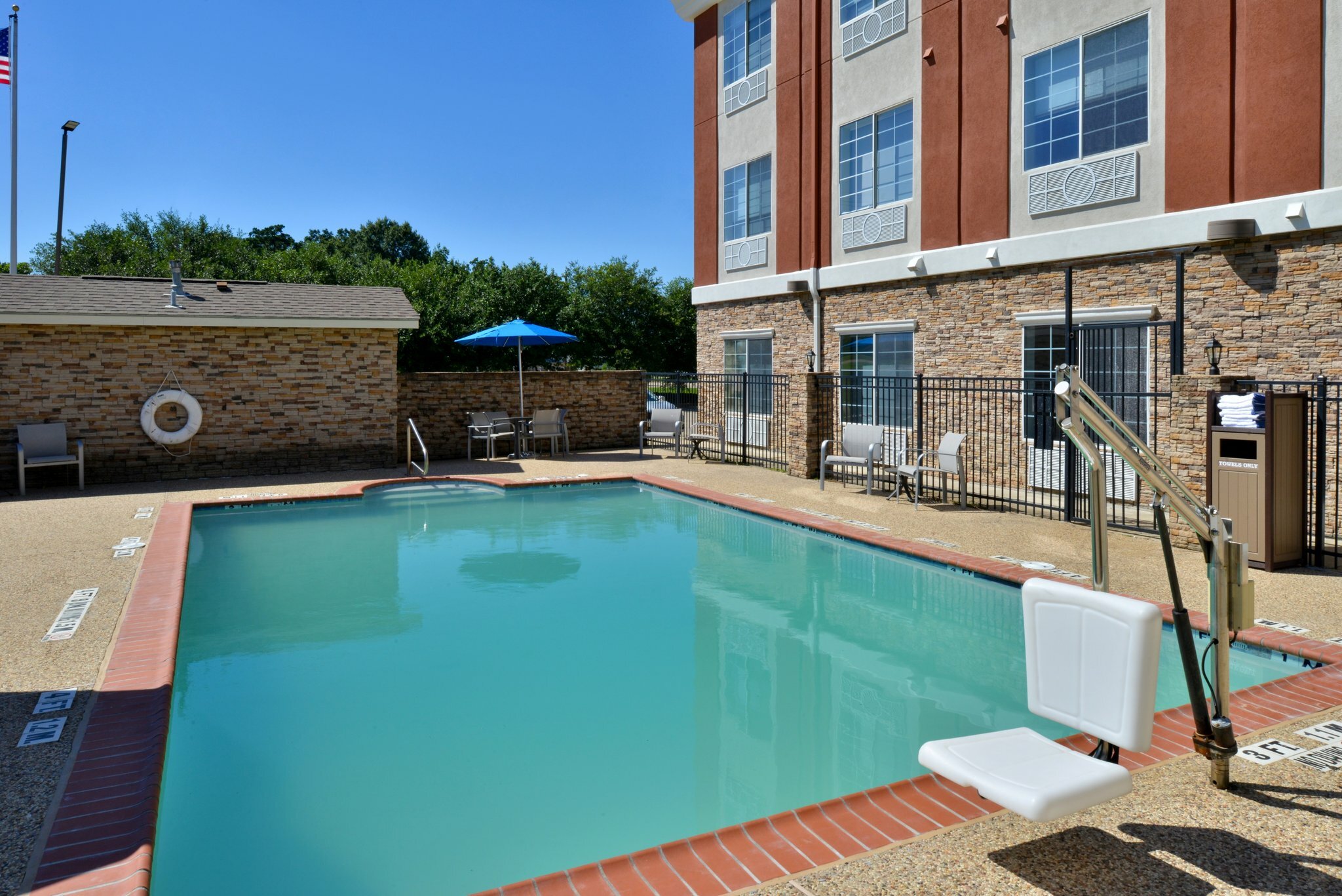 Фото Holiday Inn Express & Suites Carthage