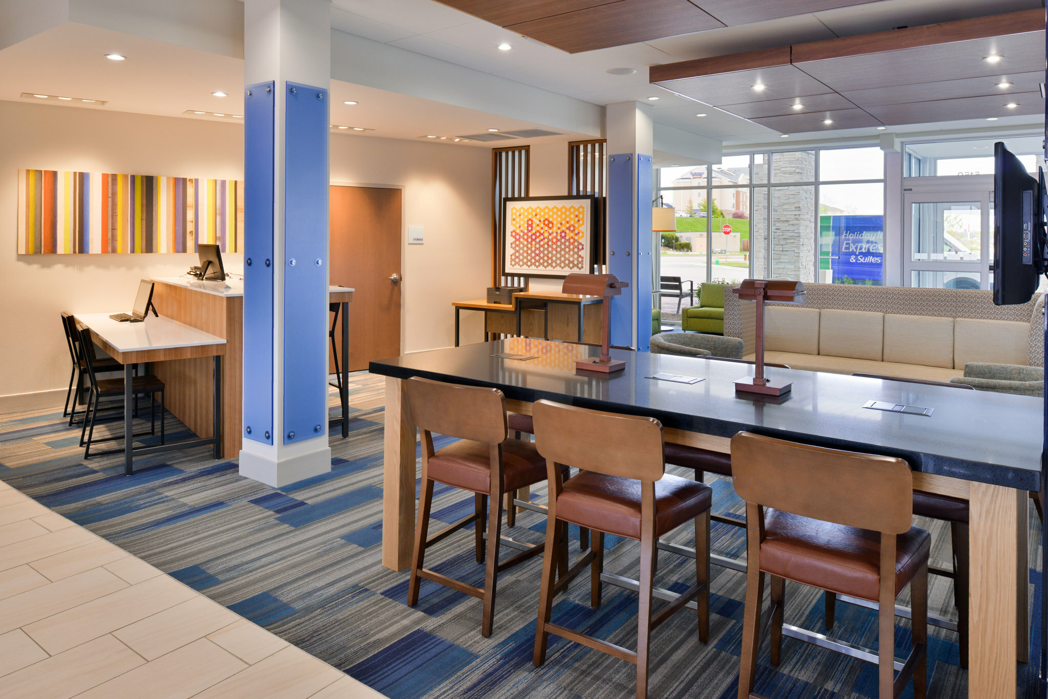 Фото Holiday Inn Express & Suites Madison, an Ihg Hotel