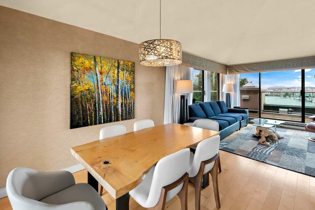 Фото Best Western Plus Inner Harbour - Victoria Hotels