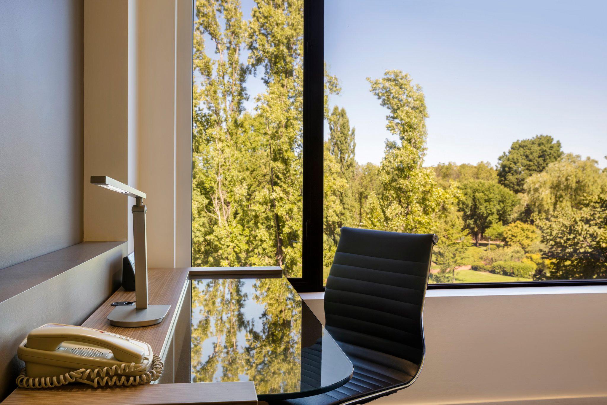 Фото Crowne Plaza Canberra