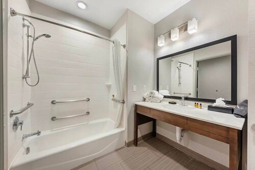 Гостиница Best Western Plus Buda Austin Inn & Suites в Буде