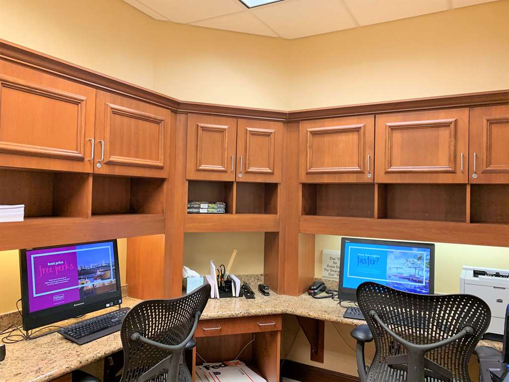 Фото Hilton Garden Inn Oconomowoc