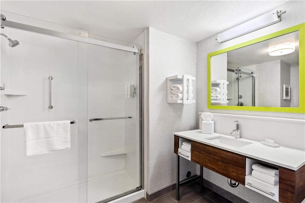 Фото Hampton Inn & Suites Lathrop