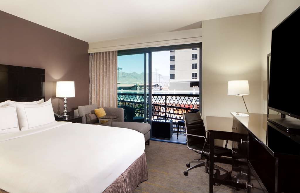 Фото DoubleTree by Hilton El Paso Downtown