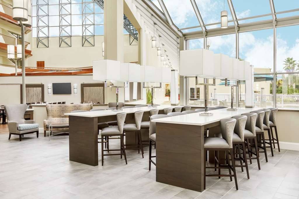 Фото DoubleTree by Hilton Orlando Airport