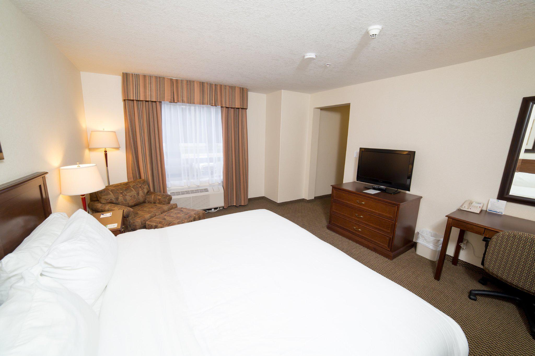 Фото Holiday Inn Express & Suites Drayton Valley
