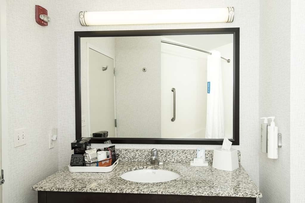 Фото Hampton Inn & Suites Raleigh Downtown