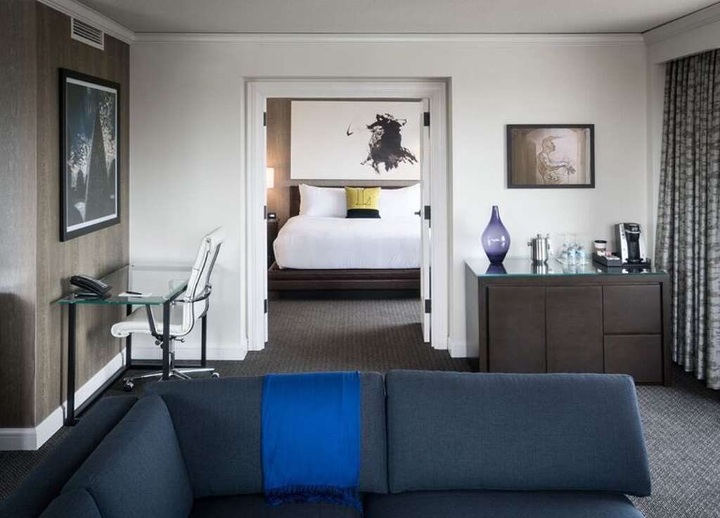 Фото The Logan Philadelphia, Curio Collection by Hilton