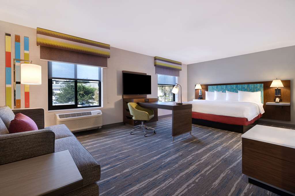 Фото Hampton Inn & Suites Marina