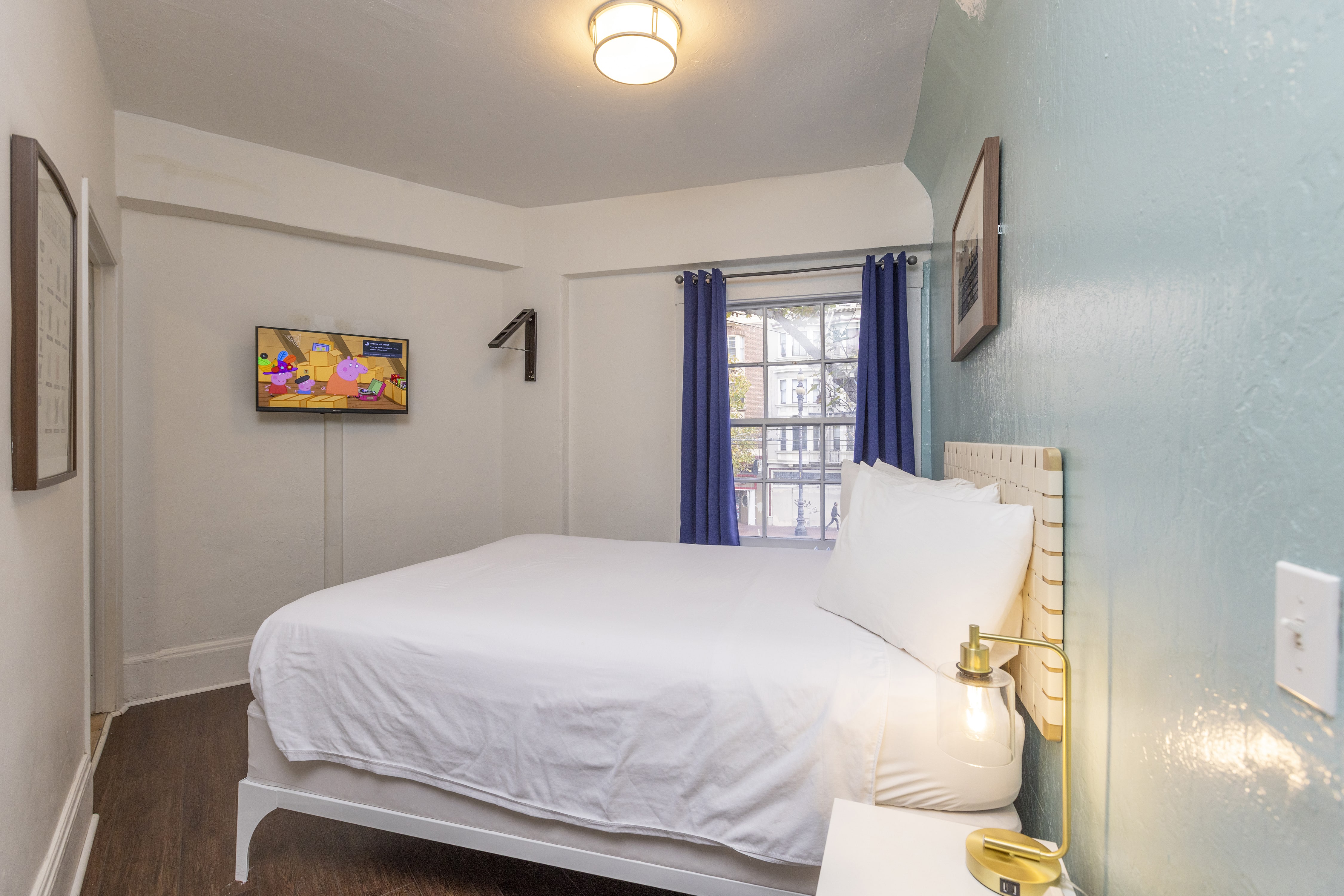 Фото Edwardian Hotel