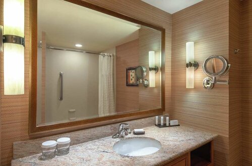 Гостиница Embassy Suites by Hilton Loveland Conference Center & SPA в Лавленде