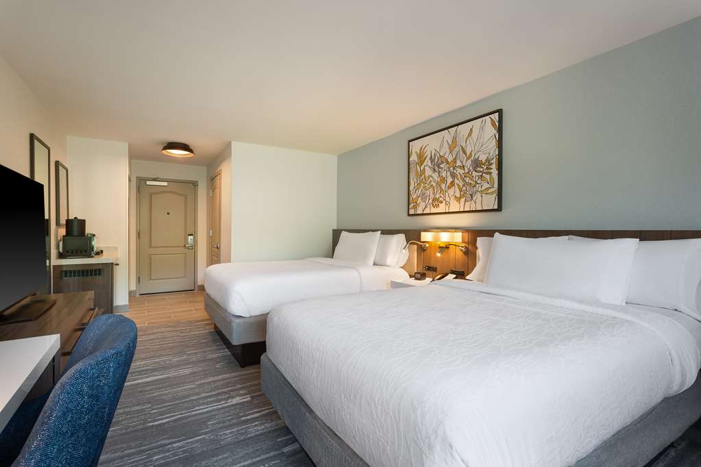 Фото Hilton Garden Inn Melville