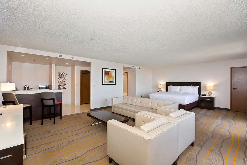 Фото Doubletree by Hilton Whittier Los Angeles