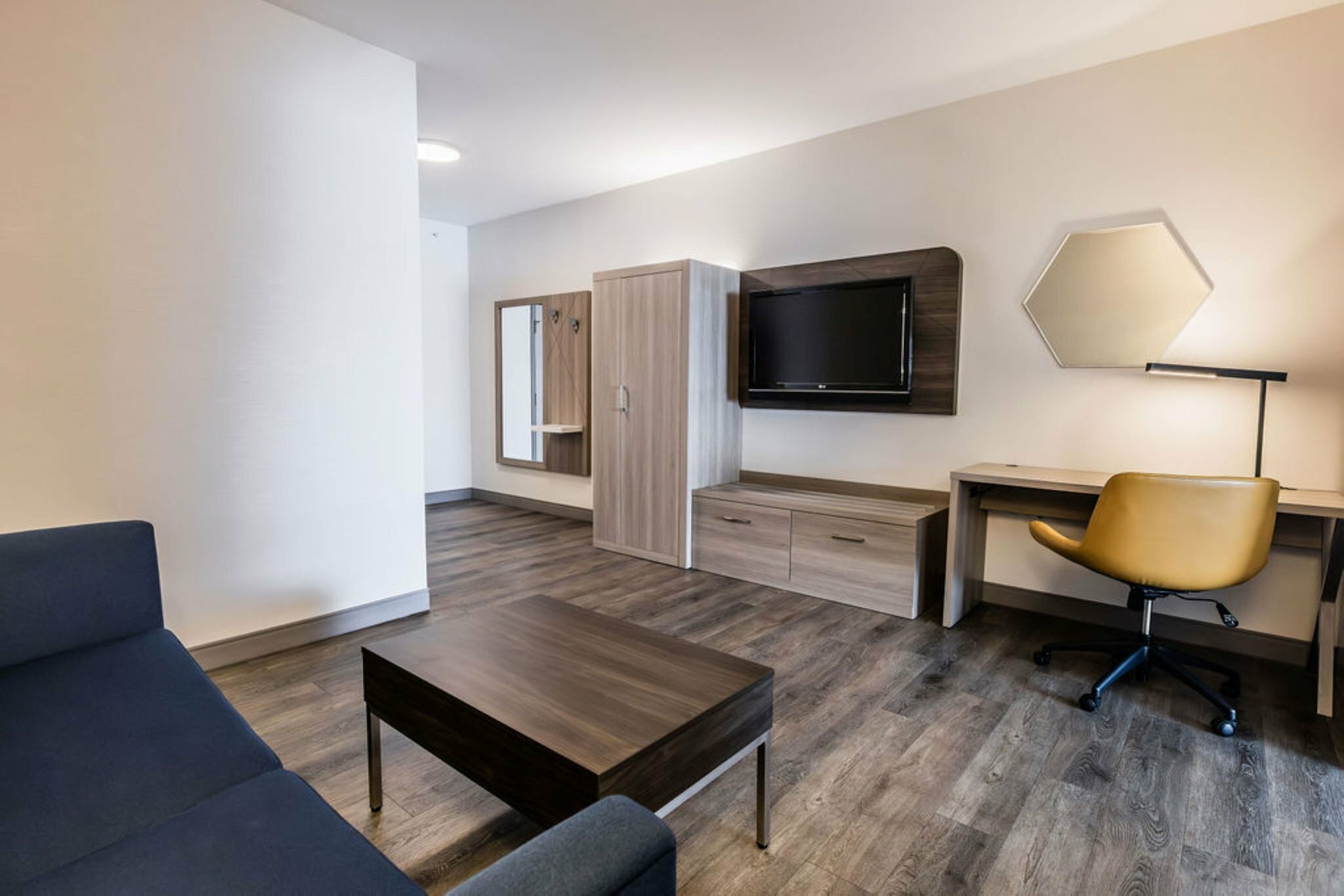 Фото Holiday Inn Express Hotel & Suites Calgary S-Macleod Trail S, an Ihg Hotel
