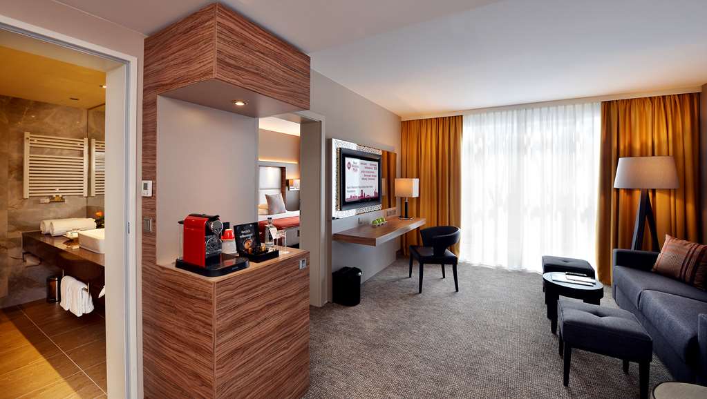 Фото Best Western Plus Delta Park Hotel