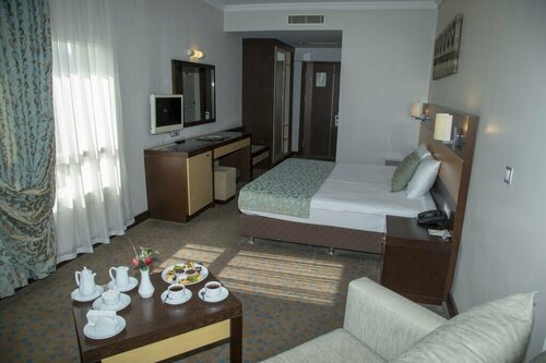 Гостиница Mom Hotel в Саруханлы